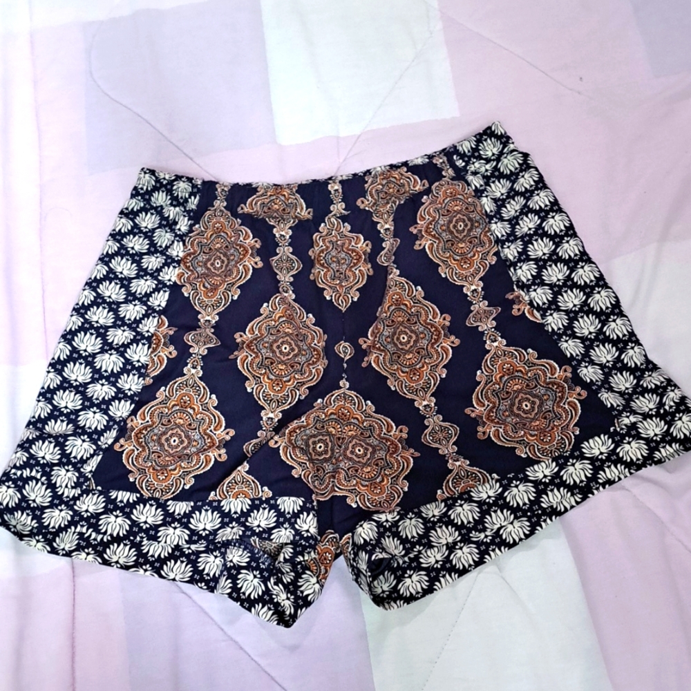 Comfy patterned shorts